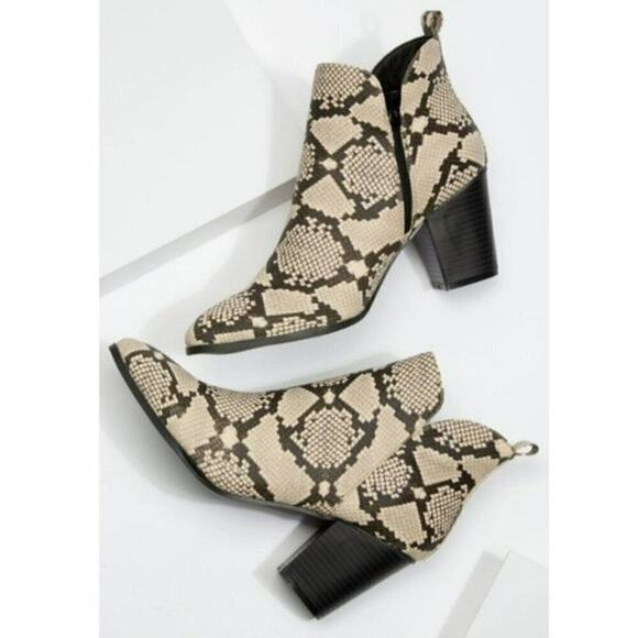 New! Rue 21 Women's Snake Print Chunky Block Heel Ankle Booties - Picture 2 of 8